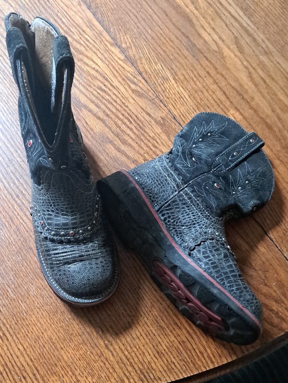 ARIART FAT BABY size 7B black Textured Western Cowgirl Boots